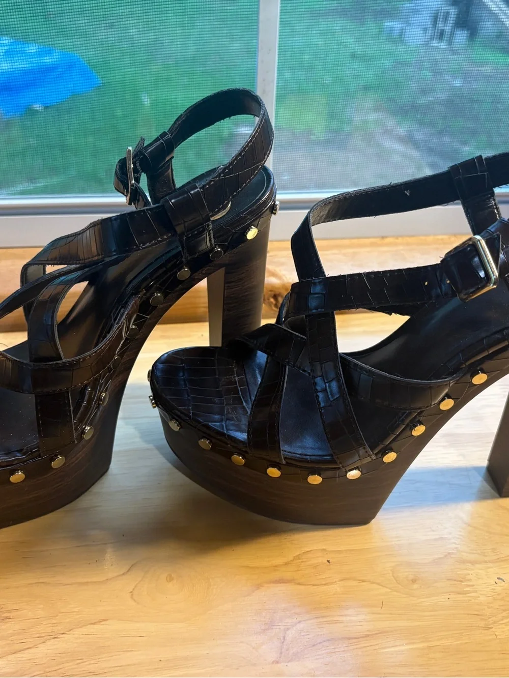 Jennifer Lopez Black Croc-Embossed Platform Sandals with Gold Stud Detail